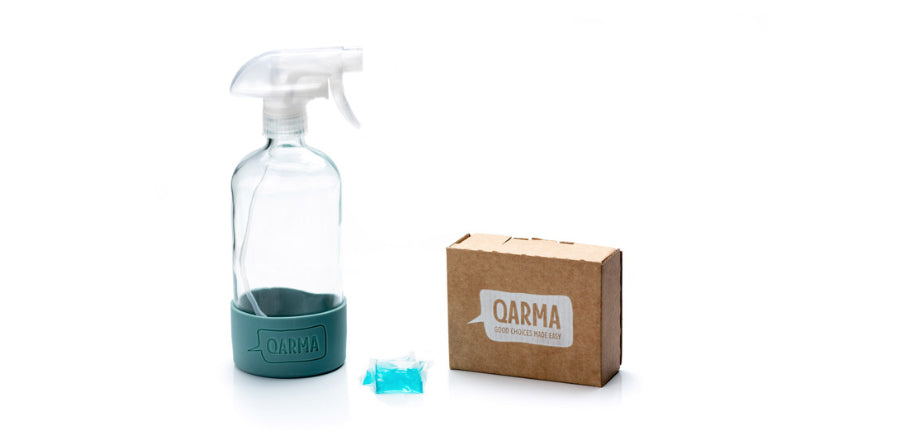 Pack para la limpieza del hogar que incluye botella de vidrio Qarma y caja de cartón con cápsulas de limpieza sin fragancia